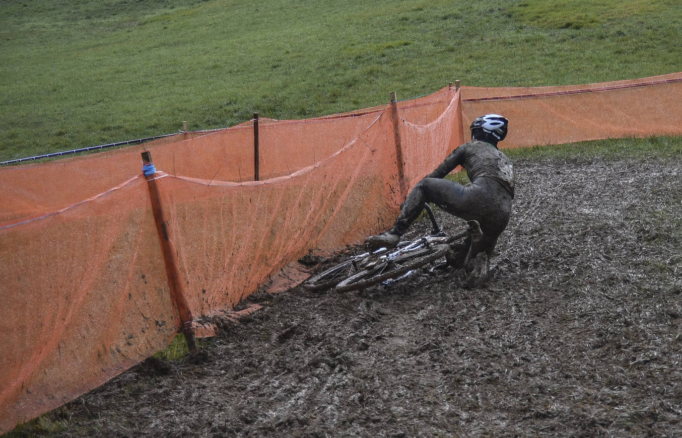Fotos: Sánchez y Odriozola dominan en Amézaga