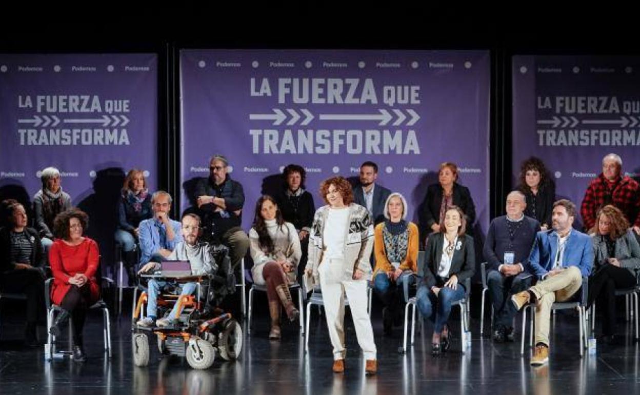 Pablo Echenique, junto a Pilar Garrido y los principales candidatos a las elecciones forales y municipales de 2023, este sábado en Vitoria.