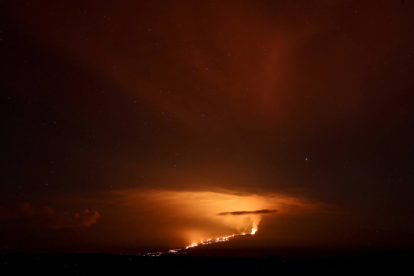 Fotos: Entra en erupción en Hawái el Mauna Loa, el volcán activo más grande del mundo