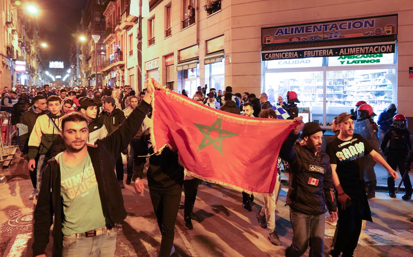 Fotos: La celebración de la afición marroquí por la victoria de su selección ante La Roja