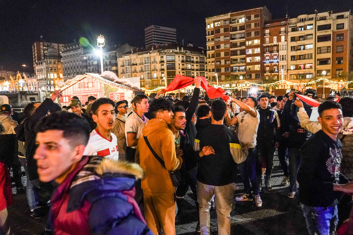 Fotos: La celebración de la afición marroquí por la victoria de su selección ante La Roja