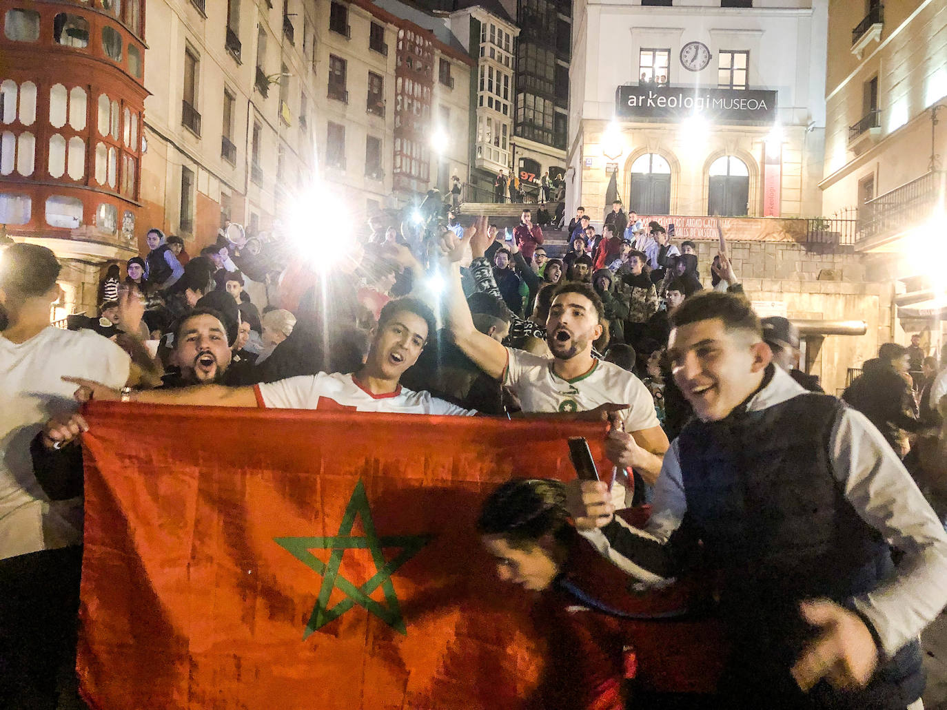 Fotos: La celebración de la afición marroquí por la victoria de su selección ante La Roja