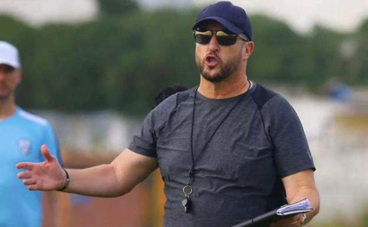 Benali, en un entrenamiento con su último club: el Ittihad Riadi Tánger.