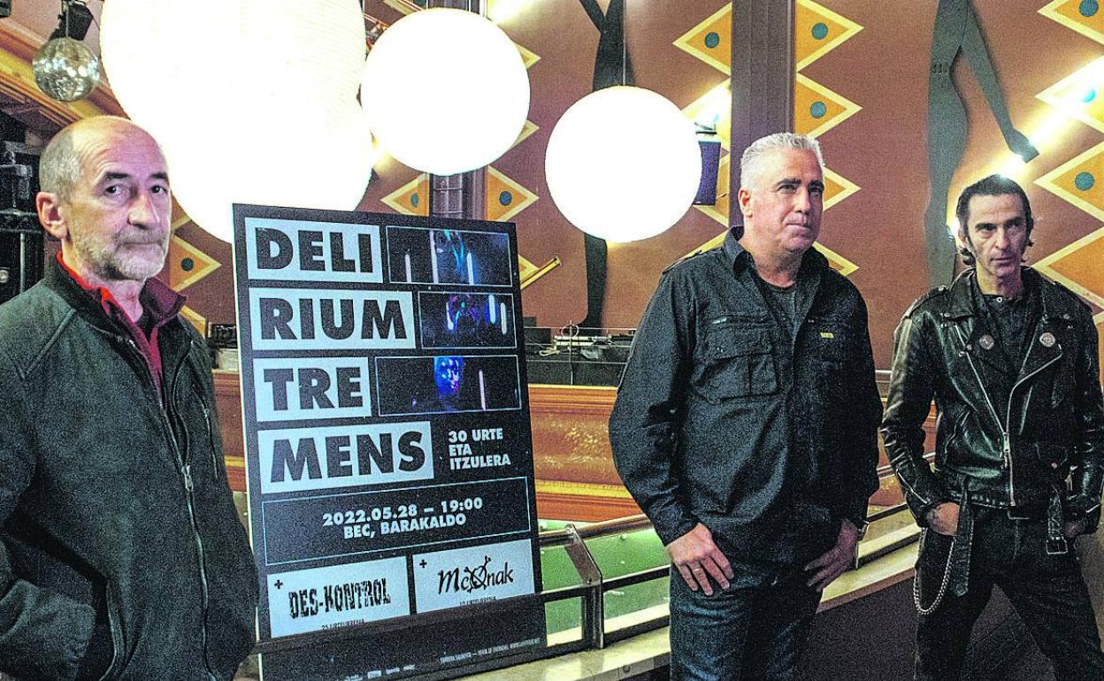 De izquierda a derecha, Andoni Basterretxea (voz y guitarra), Juantxo Yurrita (batería) y Patxi Irisarri (bajo). 