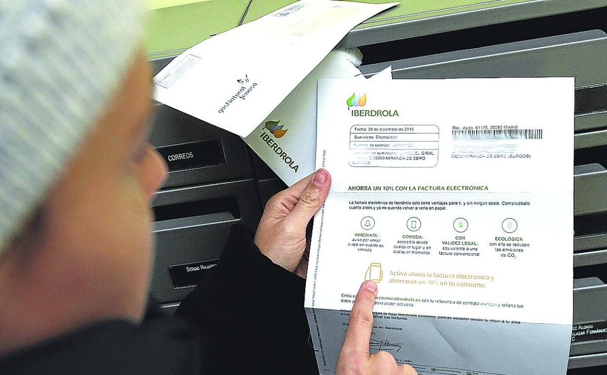 Cada vez son más hogares los que no pueden permitirse abonar la cuota energética. 