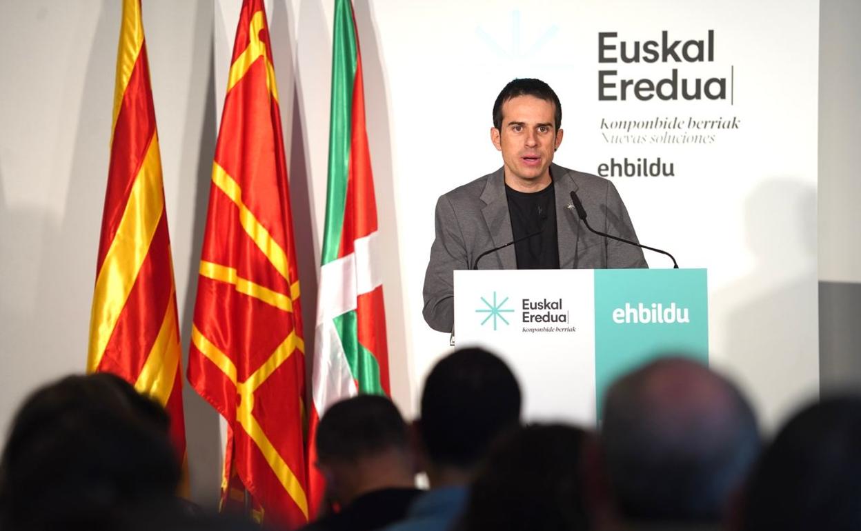Bildu hace equilibrios entre la defensa de la red pública y las ikastolas para avalar el pacto educativo