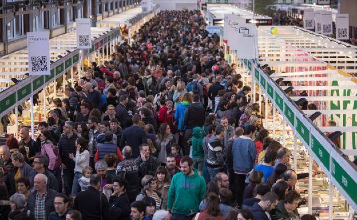 Durangoko Azoka reúne cada año a más de 100.000 personas. 