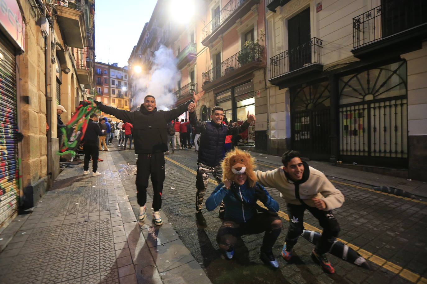 Fotos: La fiesta de la afición marroquí en Bilbao tras el pase a semifinales del Mundial de su selección