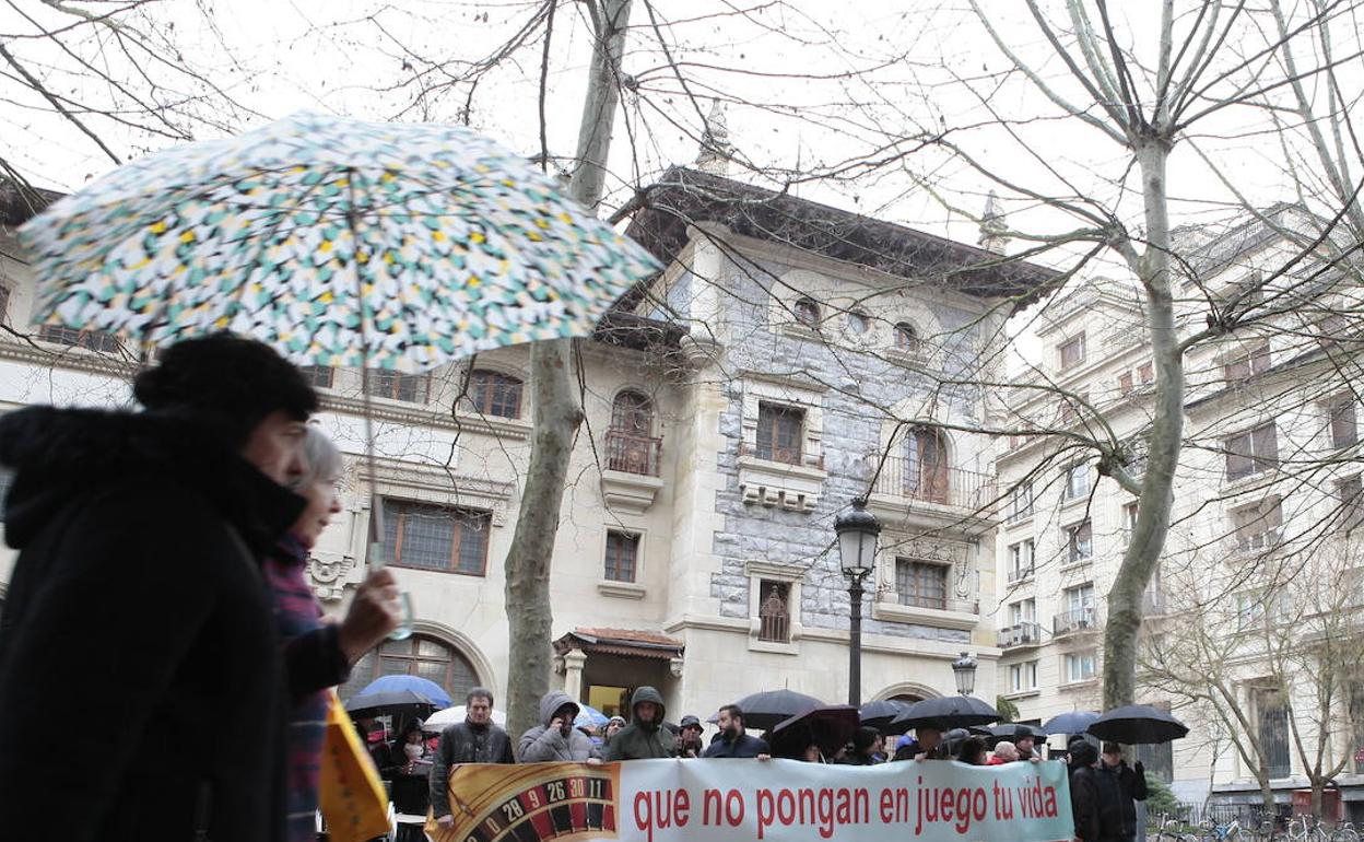 Representantes sindicales, en una concentración anterior por un accidente laboral.