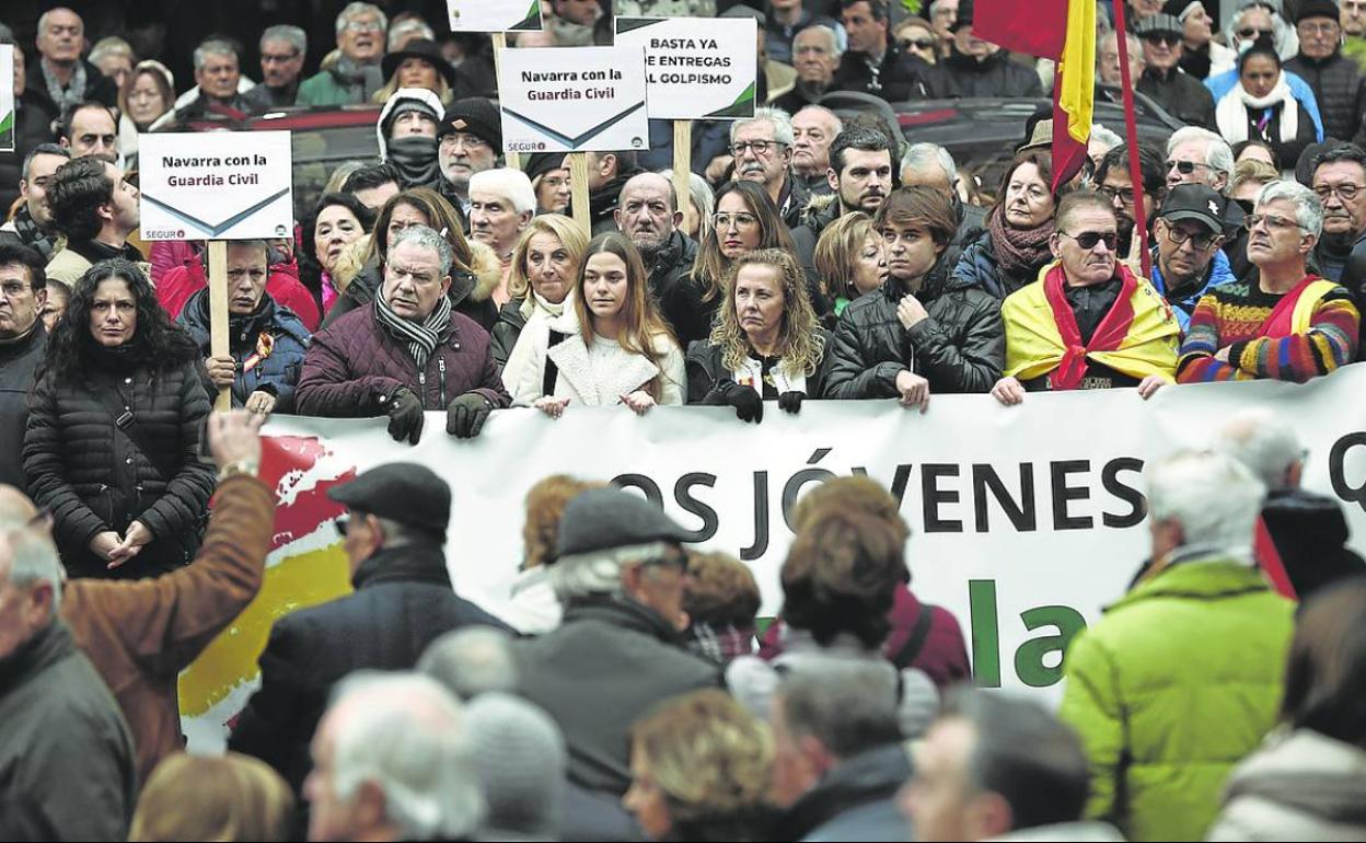 La marcha, convocada por diferentes plataformas, reunió a dirigentes de PP, Vox y Ciudadanos.