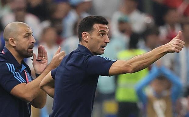 Scaloni: «Intento no emocionarme, pero es difícil»