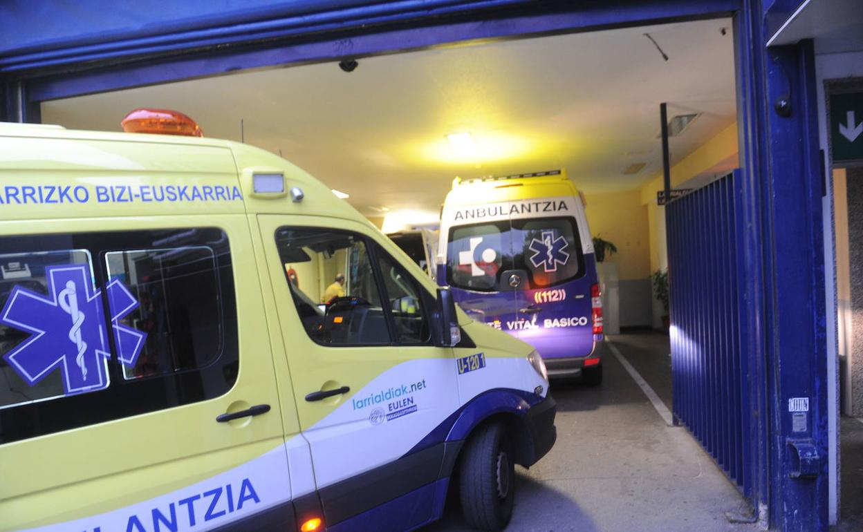 Herido muy grave un trabajador de 56 años al caer de una cubierta de un pabellón en Mungia