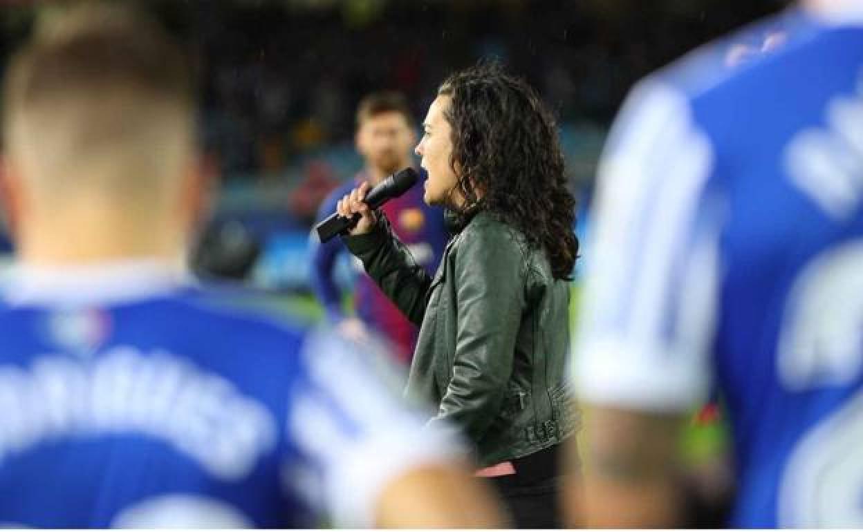 Maialen Lujanbio en Anoeta en 2018, con Messi en el fondo.