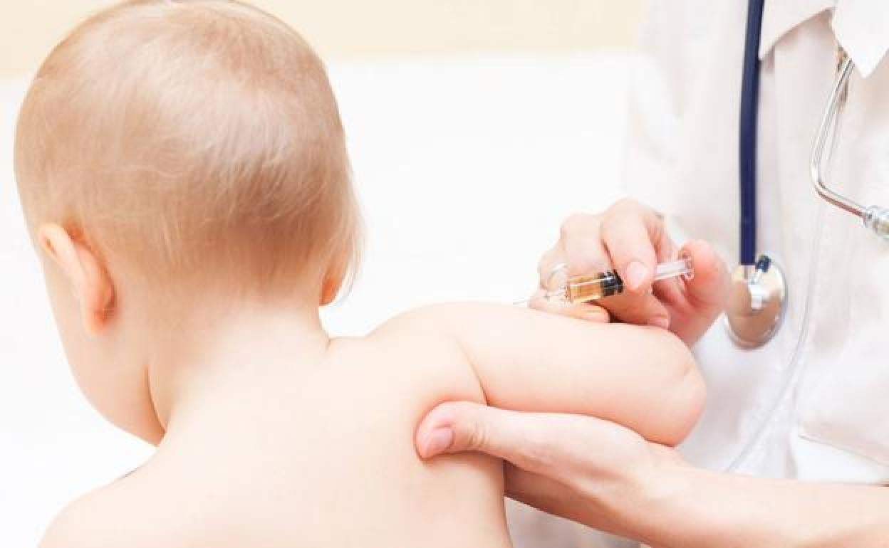 Los niños podrán vacunarse en 2023 de la gripe, la meningitis B y el papiloma