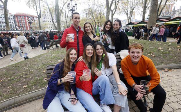 Este grupo se conoció en la universidad, todo estudian medicina. 