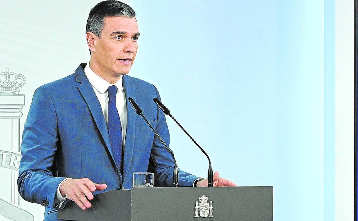 Sánchez compareció ayer de forma extraordinaria a las 11.30 para valorar la decisión del Constitucional. 