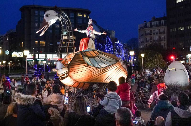 Fotos: Kalejira de Olentzero y Mari Domingi