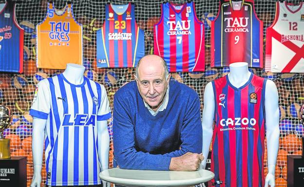 Josean Querejeta, en la sala Vip del Buesa Arena flanqueado por los colores albiazules y azulgranas. 