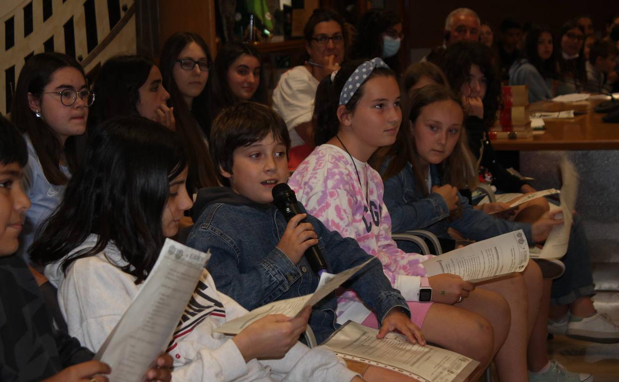 Miembros del consejo de infancia y adolescencia de Llodio. 