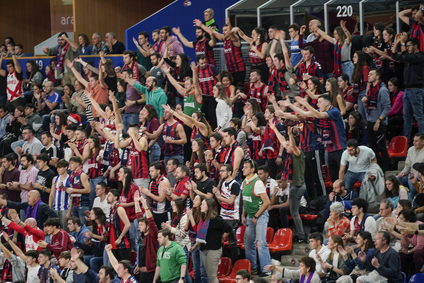 Fotos: Ambientazo en el Buesa Arena en el choque entre el Baskonia y el Real Madrid