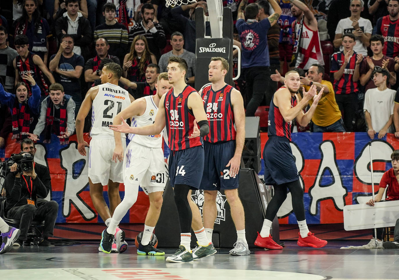 Fotos: La mejores imágenes del Baskonia - Real Madrid