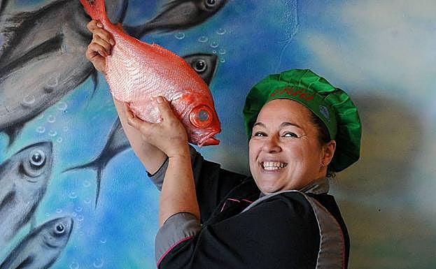 Elena Olmo bromea con un rey.