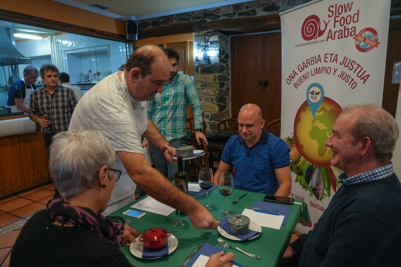 Fotos: Así fue la cena en la Sociedad Gastronómica Eskola Zaharra