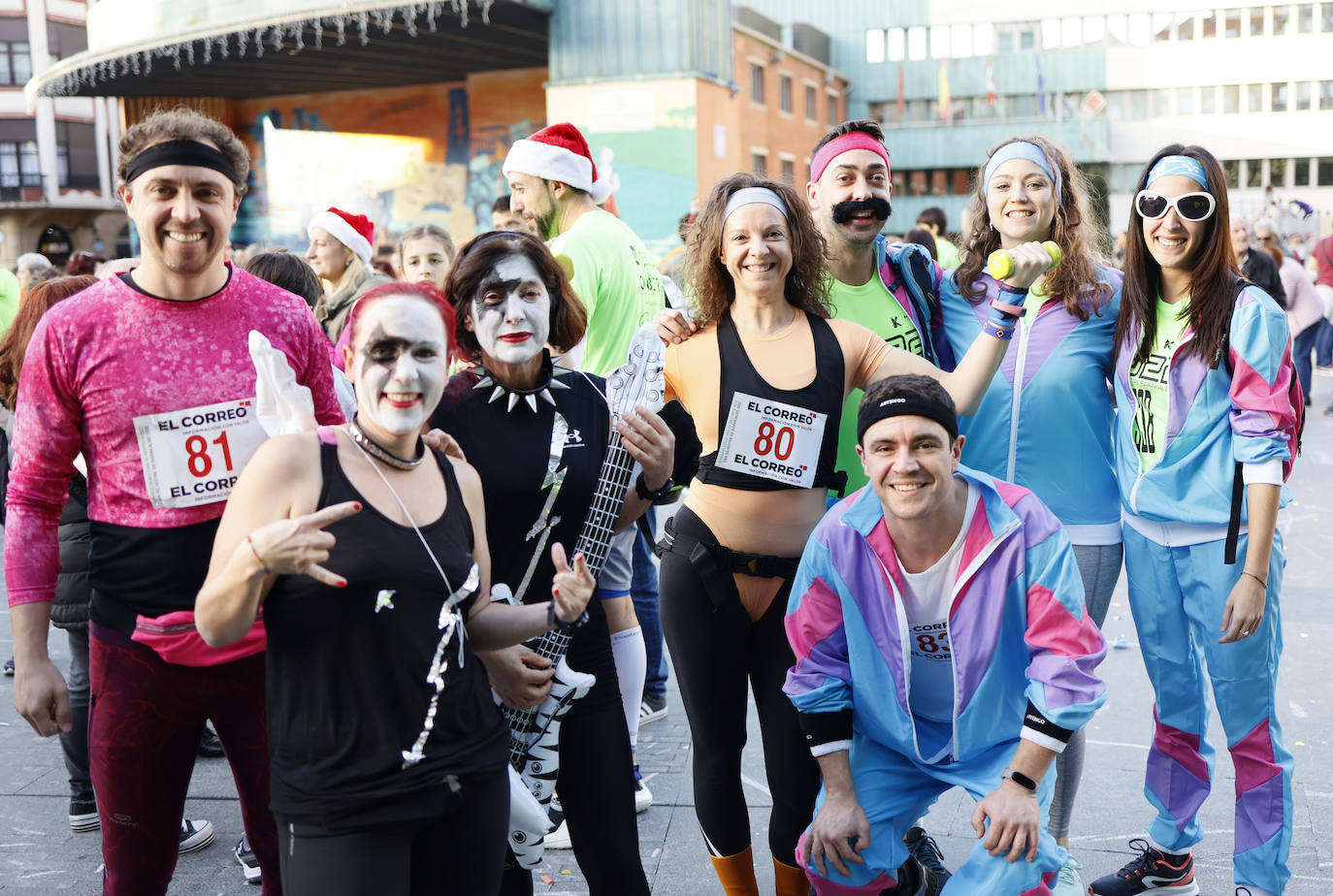 Muchos disfraces en la San Silvestre de Barakaldo.
