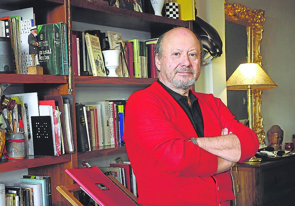 El abogado, escritor y articulista Javier Otaola, un hombre de libros