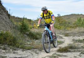 José Antonio Mur, durante una prueba de bici de montaña para veteranos.