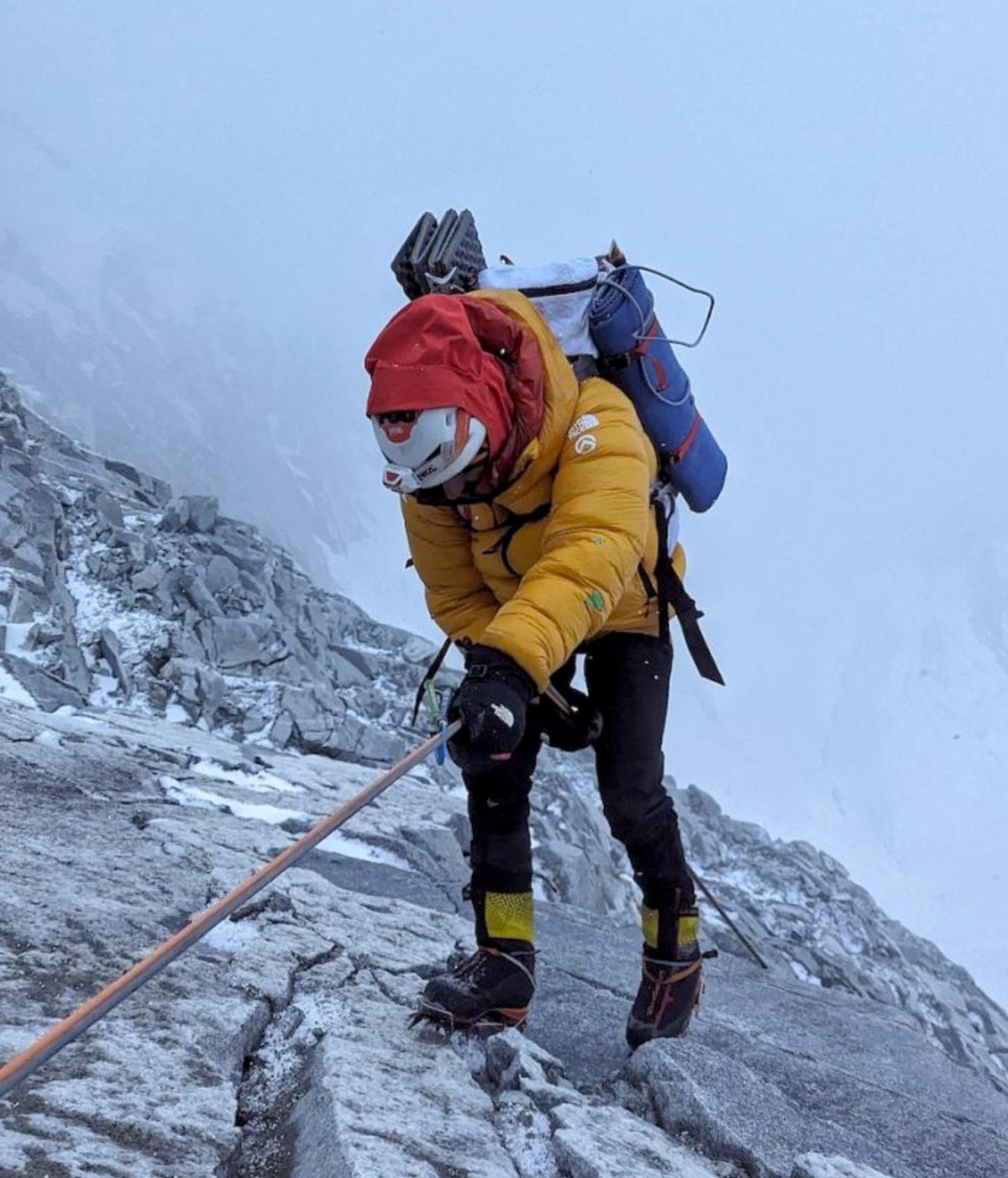 Eneko rapela en un momento del descenso