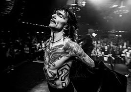 Los conciertos del finde: 'Ura Bere Bidean', 'Fiesta y rebeldía', The Darkness, Lela Soto, Cyril Kamer, Nach, Great Straits…