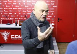 El director deportivo, Chema Aragón, en la sala de prensa.