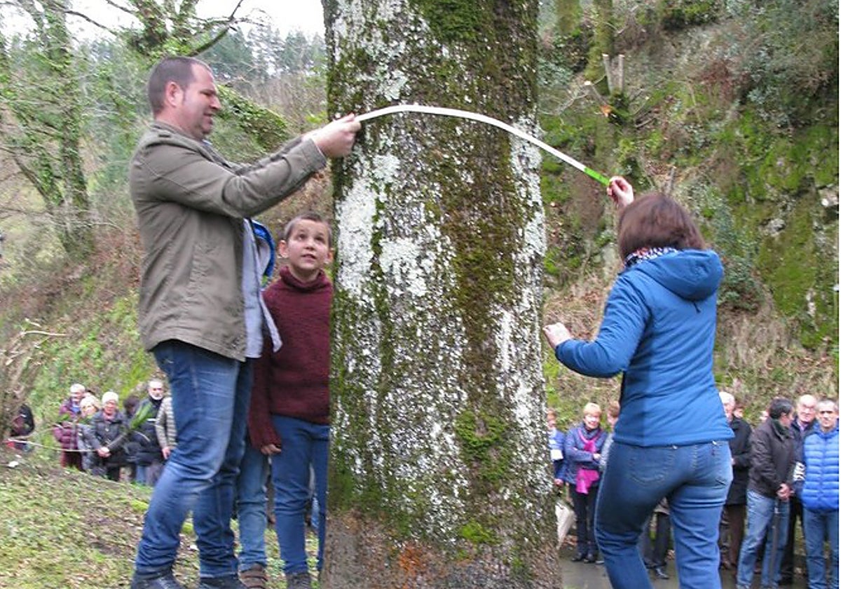 Nabarmentzekoa da duela 64 urte elizondotarrek hasitako tradizio hauxe duela 14 urte bertan behera geratu zela