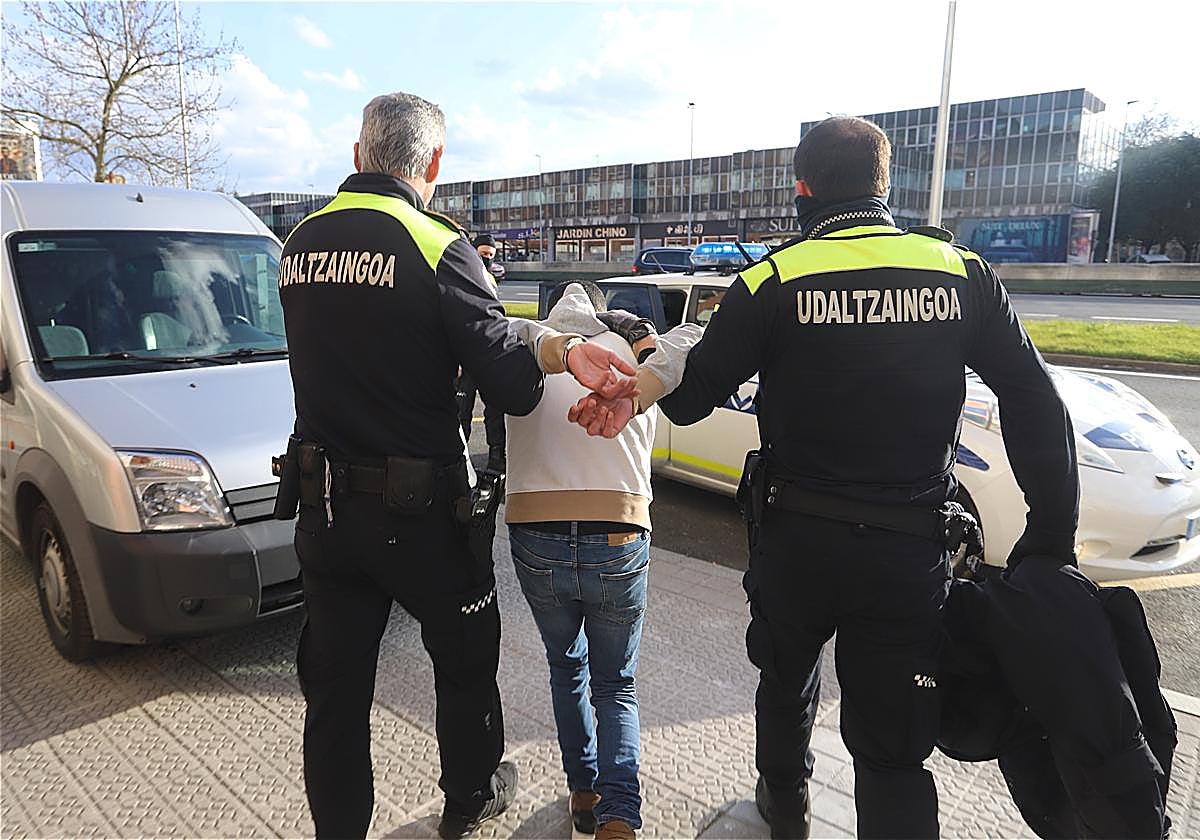 El hombre, de 34 años, fue detenido durante la tarde de ayer