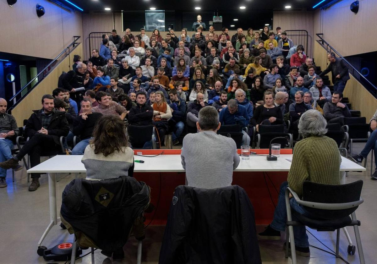 Imagen de la asamblea nacional de Sortu