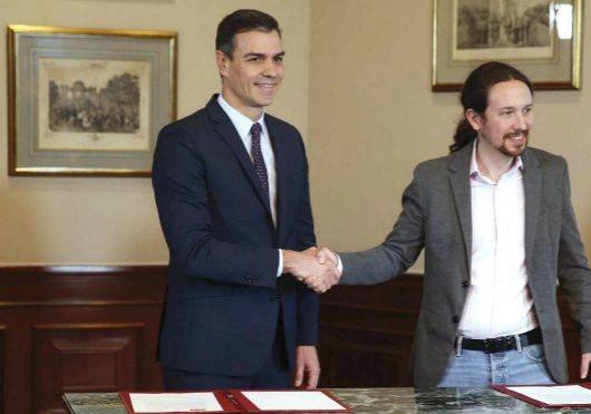 Pedro Sánchez y Pablo Iglesias sellan el acuerdo para la formación de Gobierno en noviembre de 2019.