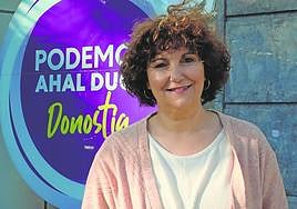 Pilar Garrido posa en el exterior de la sede de Podemos en San Sebastián el pasado viernes.