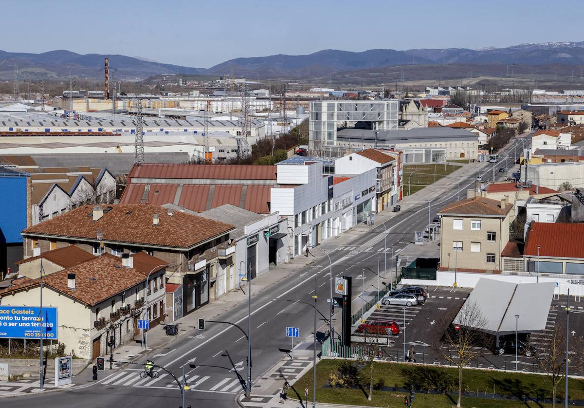 Las nuevas viviendas se plantean en Portal de Betoño, entre el Mercadona y la sede de la Fundación Sancho el Sabio.