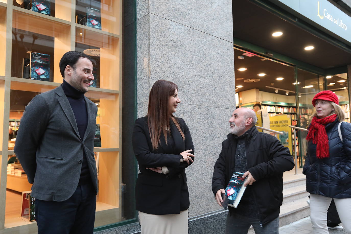 Las imágenes de la firma en la Casa del Libro