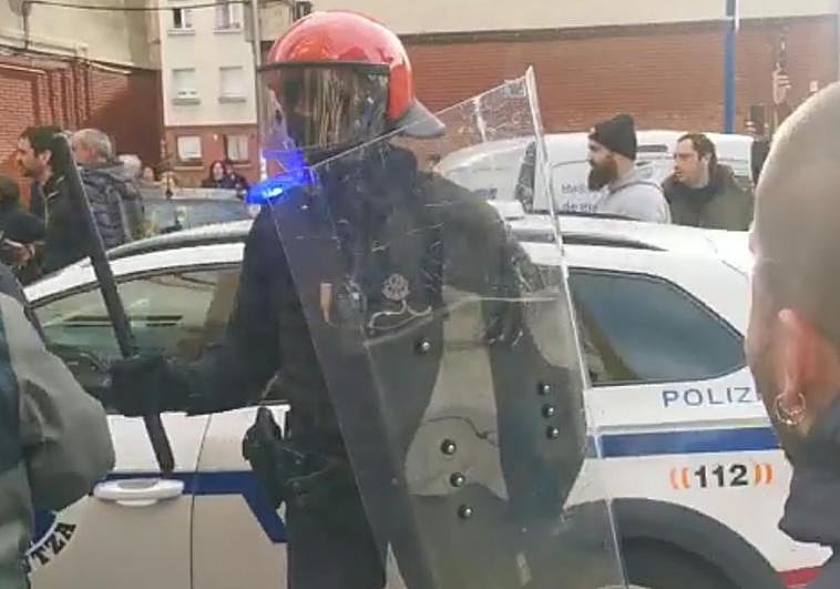 Detienen a una persona en las protestas contra el derribo de la Nagusien Etxea de Getxo