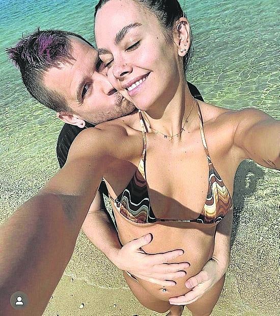 Mucho almíbar. Cristina Pedroche se volvió a deshacer en halagos a su pareja, el chef Dabiz Muñoz, mientras mostraba su barriga de embarazada.