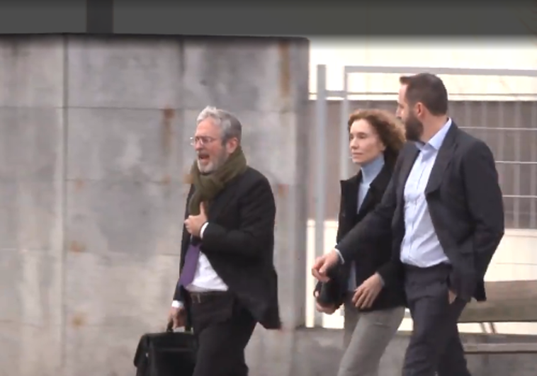 Empujones en la llegada de Borja Thyssen y Blanca Cuesta a los juzgados