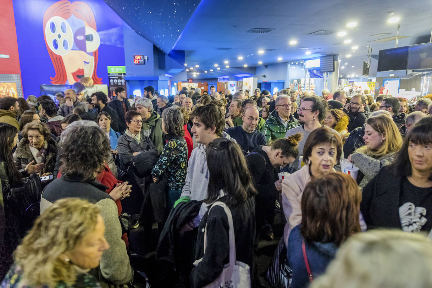 En el encuentro cinematográfico coincidieron diferentes generaciones y muchos vitorianos populares en el circuito de las artes.