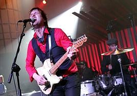 Chuck Prophet, referente del rock americano, durante una actuación