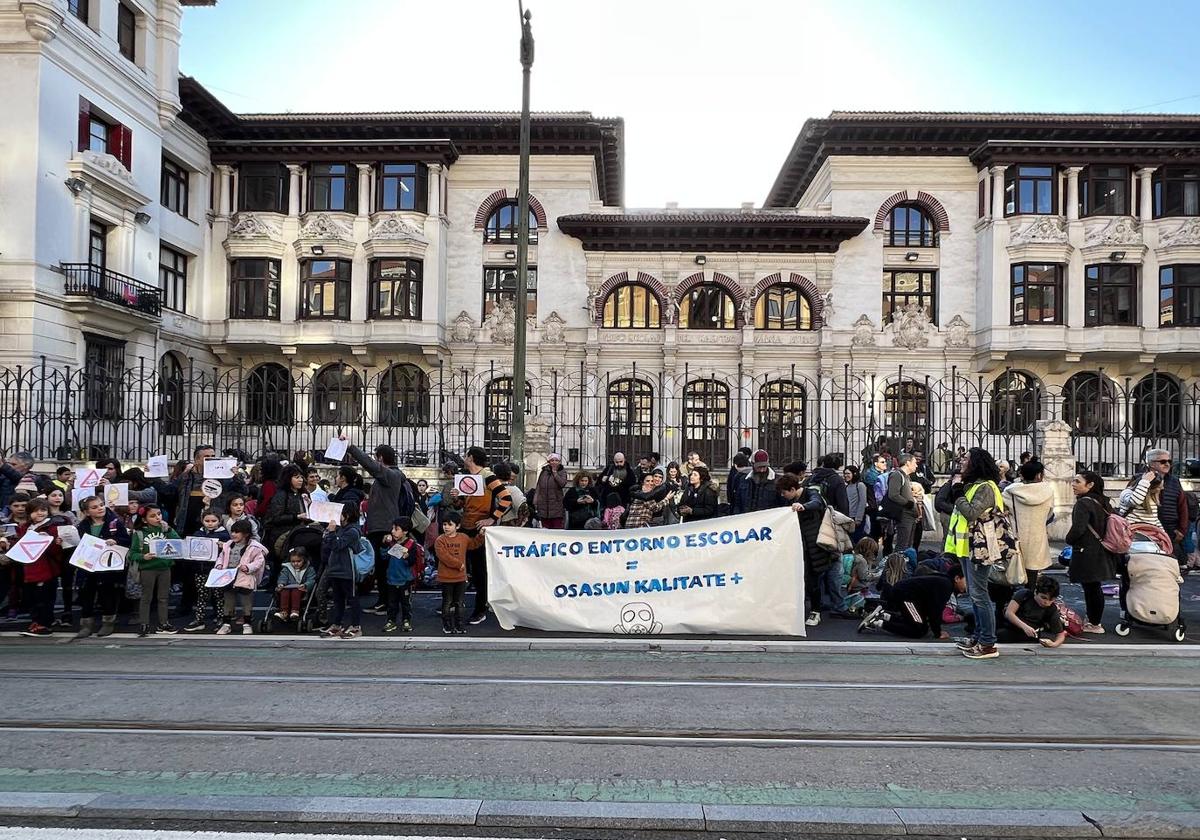 La concentración en el Colegio Público García Rivero de esta tarde.