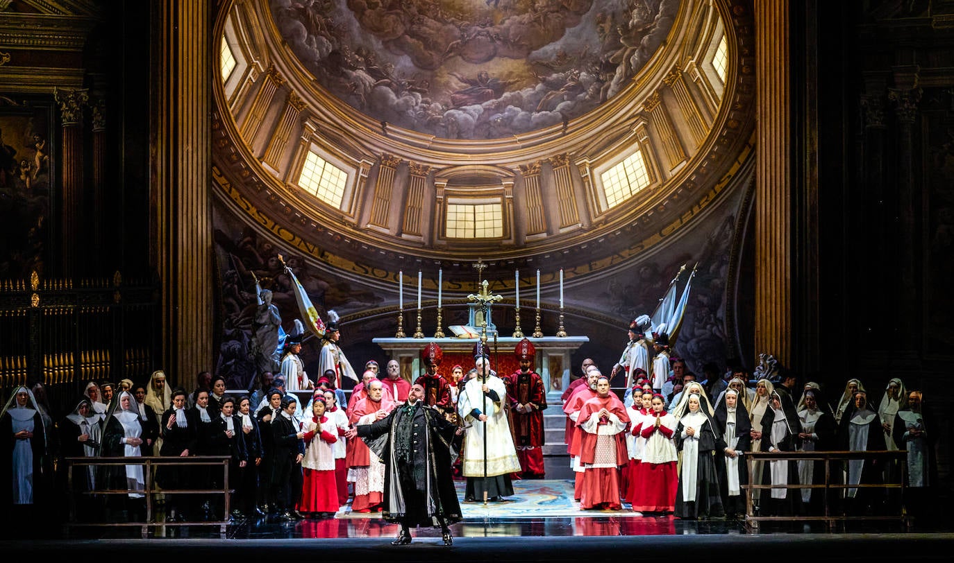 El barítono Gabriele Viviani (Scarpia), poco antes de que se entone el 'Te Deum'.