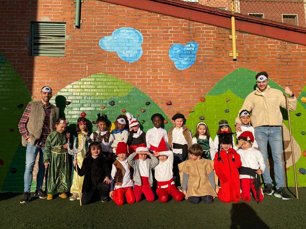El colegio San José Jesuitak de Durango da la bienvenida a los carnavales