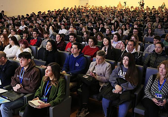 Alumnado de Bizkaia, Gipuzkoa y Álava se reunieron en el Paraninfo de la UPV/EHU en Bilbao.