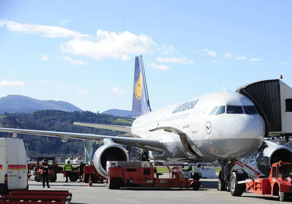 Santo fibra Chaqueta 1.500 pasajeros se quedan en tierra al cancelarse diez vuelos a Alemania  desde Loiu por una huelga | El Correo